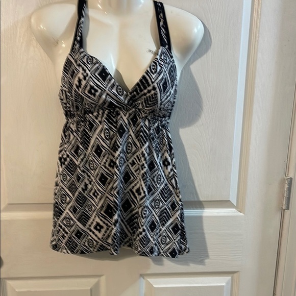 Pink Republic Black and White Camisole - Picture 3 of 5